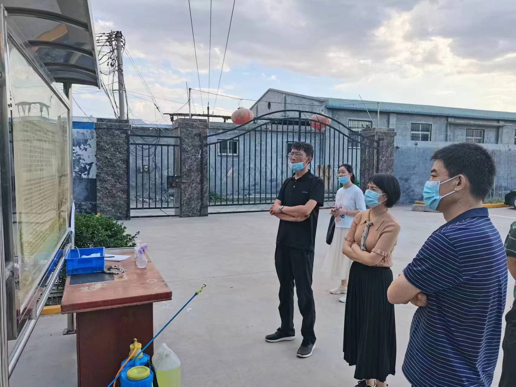 牧野區(qū)副區(qū)長(zhǎng)秦丹丹，科工信局張局長(zhǎng)蒞臨新航參觀指導(dǎo)工作。